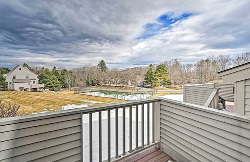 West Hartford Apartment | Inviting Condo with Pool & Ocean View: Near Ski Quechee