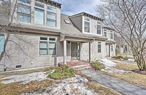 West Hartford Apartment | Inviting Condo with Pool & Ocean View: Near Ski Quechee