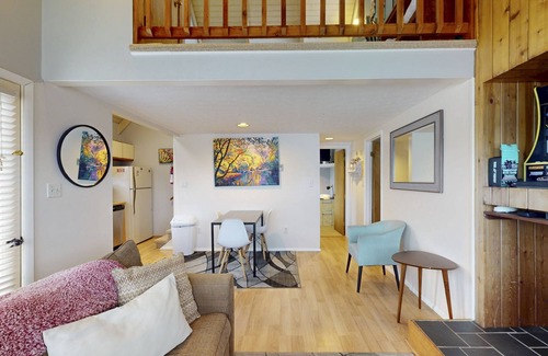 Thayerville Condo | Inviting Condo with Deep Creek Lake Views and Fireplace
