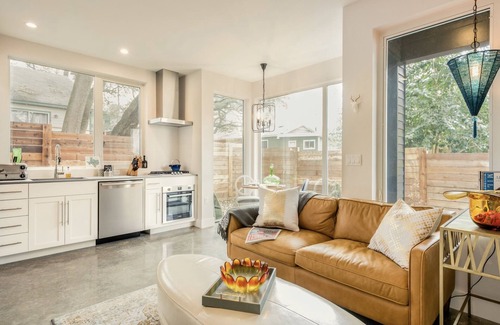 Galindo House | Inviting Guest House with Private Patio, Steps to Downtown