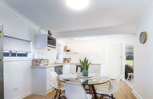 Orange Cottage | Charming Cottage: Ocean View, Free Wi-Fi & Family-Friendly
