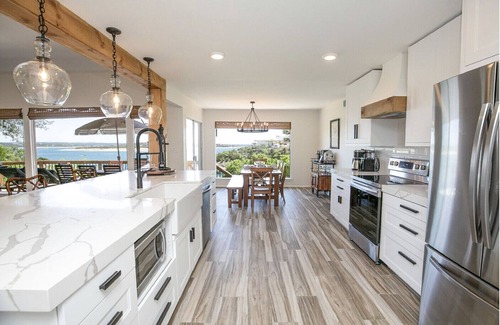 Lakeway House | Bright Cove Bungalow: Waterfront Retreat on Lake Travis