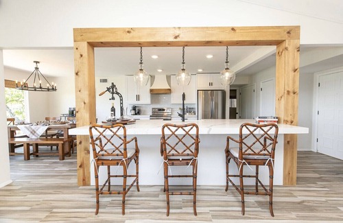 Lakeway House | Bright Cove Bungalow: Waterfront Retreat on Lake Travis