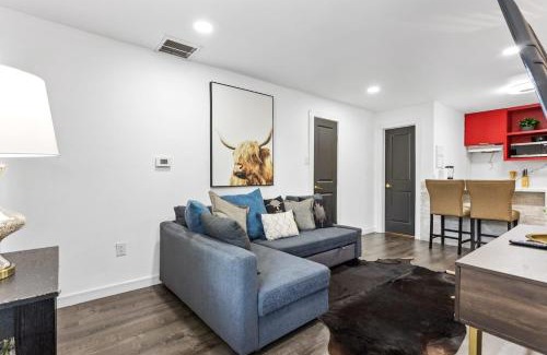 South Central Houston Apartment | Bright & Cozy 2BR Near Downtown NRG & Fast Wi-Fi