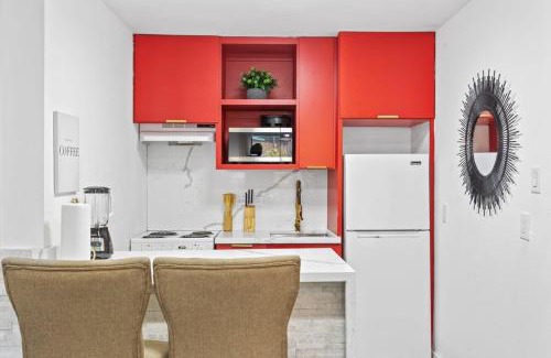 South Central Houston Apartment | Bright & Cozy 2BR Near Downtown NRG & Fast Wi-Fi