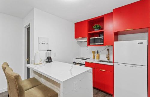 South Central Houston Apartment | Bright & Cozy 2BR Near Downtown NRG & Fast Wi-Fi