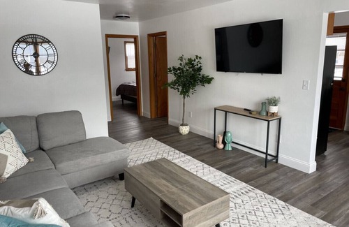 Appleton Apartment | Inviting and Cozy Apartment with Self Check-In & Kitchen