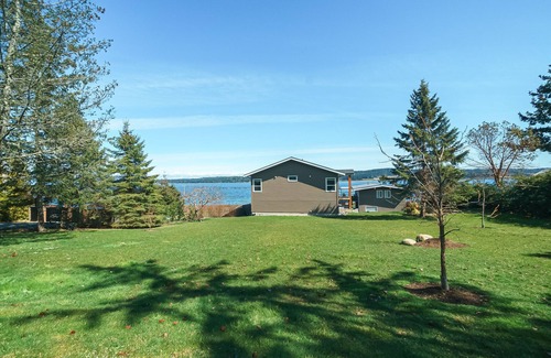 Union Bay House | Cozy Oceanview Escape with Spa & Pool in Union Bay