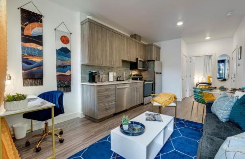 King House | Convenient NE Portland Condo Steps from Williams Ave