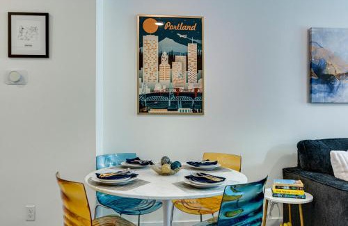 King House | Convenient NE Portland Condo Steps from Williams Ave