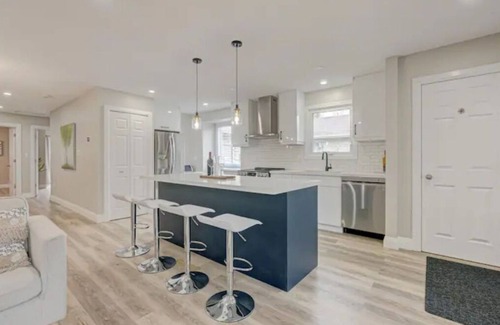 London House | Bright 3BR Retreat with Work Stations Near UWO & Hospitals