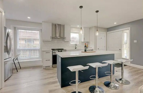 London House | Bright 3BR Retreat with Work Stations Near UWO & Hospitals