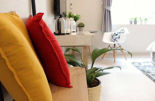 Ratchadaphisek Apartment | Bright Double Room Near MRT-Huai Khwang with Breakfast