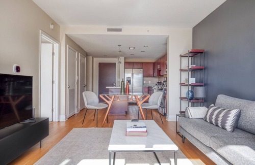 Foggy Bottom Apartment | Bright Foggy Bottom 1BR with Pool & Gym Near World Bank