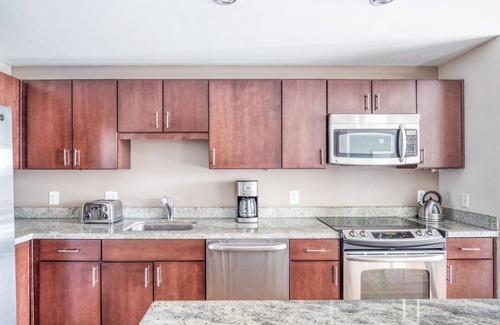 Foggy Bottom Apartment | Bright Foggy Bottom 1BR with Pool & Gym Near World Bank
