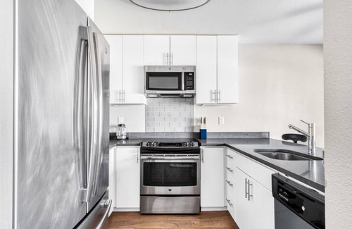 Foster City Apartment | Discover Bright Foster City 2BR with Pool & Gym Access