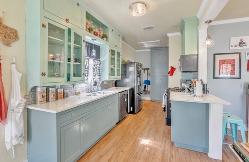 Seguin House | Bright & Fun 3BR Cozy Nook by RedAwning