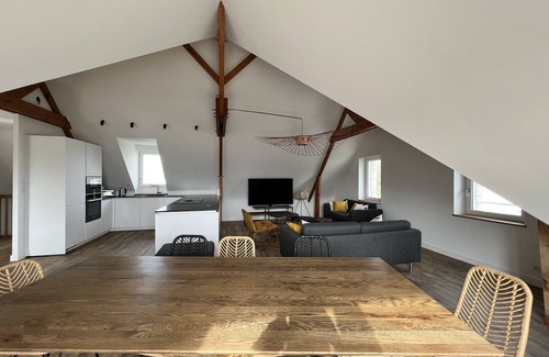 Saint-Guenole House | Brilliant Gîte: Spa, Sea View & Steps from the Shore