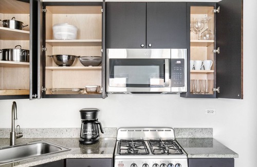 Gold Coast Apartment | Bright Gold Coast 1BR with Doorman & Gym, Steps from L
