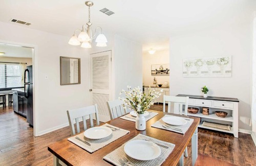 Hinesville House | Bright Hinesville Home: Family-Friendly Retreat Near Savannah