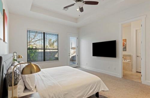 Central East Austin House | Bright Modern 3 Bedroom House in Trendy East Austin