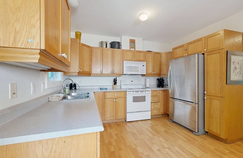 Bar Harbor Cottage | Cozy Home by Glen Mary Park with Ocean View & Deck