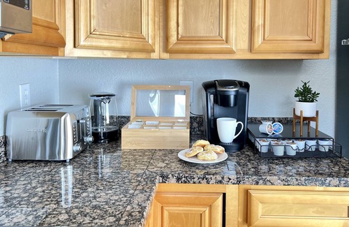 Broomfield House | Pet-Friendly Retreat with Spa & Huge Backyard Near Denver