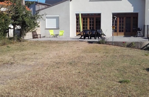 Agon-Coutainville House | Tranquil Retreat in a Spacious Garden Oasis, Rated 10/10