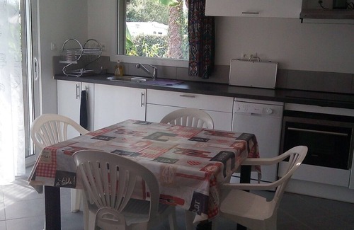 Saubion House | Bright House: Pet-Friendly Haven by the Sea and Forest