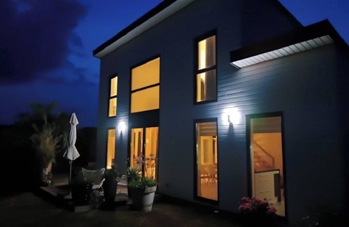 Plouguerneau House | Idyllic Wooden House with Outdoor Spa Near the Sea