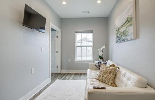 Greater Heights Apartment | Inviting Houston Retreat with Spa - 8 Mi to Downtown