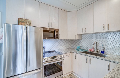 Greater Heights Apartment | Bright Houston Retreat: Top-Rated Stay with Family Amenities