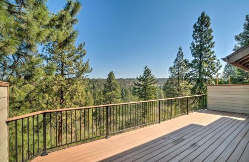 Klamath Falls House | Inviting Klamath Falls Townhome with Pool and Family Perks