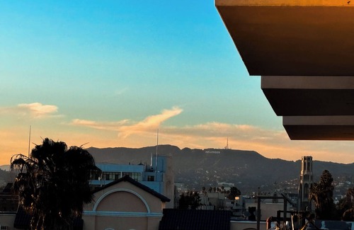 Wilshire Apartment | Bright Koreatown Studio with Parking, Gym + Wifi + Washer/Dryer!