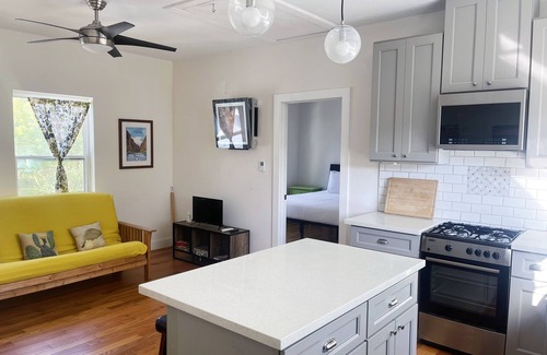 Greater Heights House | Bright Loft Apartment with Pool Access & 10/10 Guest Rating