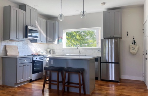 Greater Heights House | Bright Loft Apartment with Pool Access & 10/10 Guest Rating