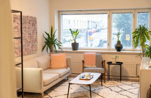 Kallio Apartment | Bright, lush and comfortable apartment in Kallio
