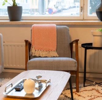 Kallio Apartment | Bright, lush and comfortable apartment in Kallio