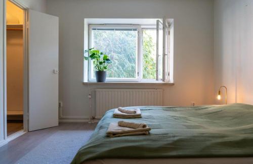 Kallio Apartment | Bright, lush and comfortable apartment in Kallio