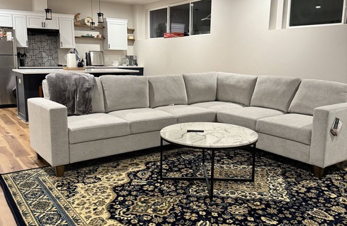 Hobart House | Family-Friendly Suite Near Lambeau Field with Hot Tub