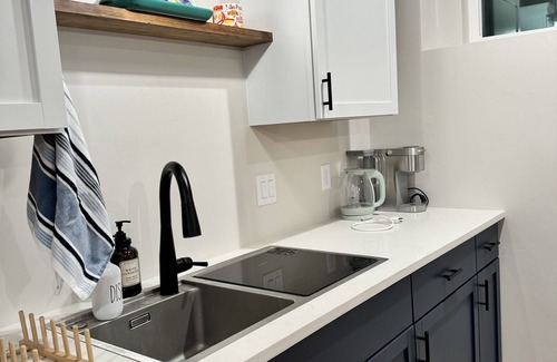 Hobart House | Family-Friendly Suite Near Lambeau Field with Hot Tub