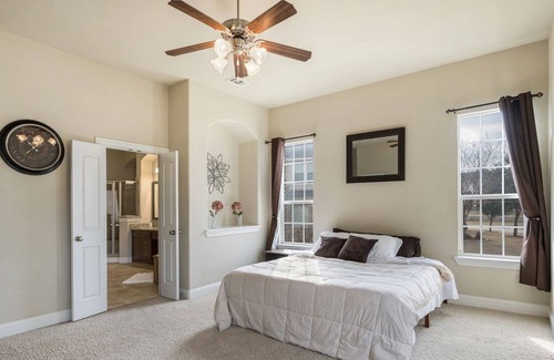 Garland House | Bright Mansion in Garland
