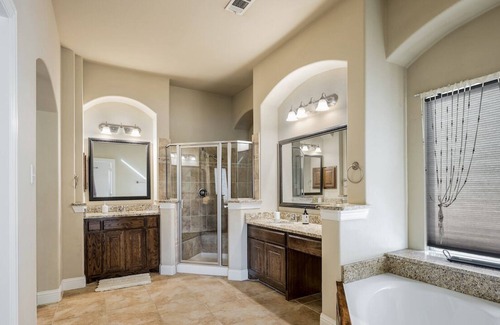 Garland House | Bright Mansion in Garland