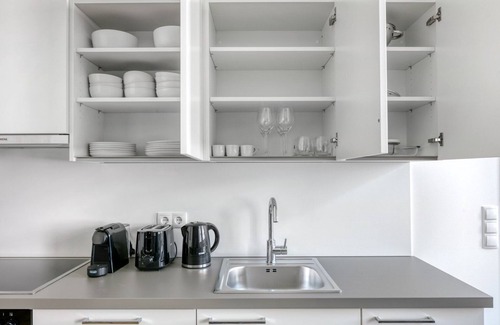 Mariahilf Apartment | Bright Mariahilf 2BR with Elevator near Vibrant Shopping