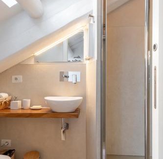 Magenta Apartment | Cozy Attic Retreat in Central Milan with Breakfast & Pets Welcome