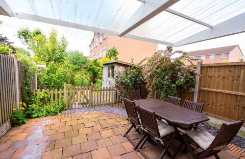 Stafford Apartment | Modern 4-Bedroom Townhouse - Ideal for Families and Guests