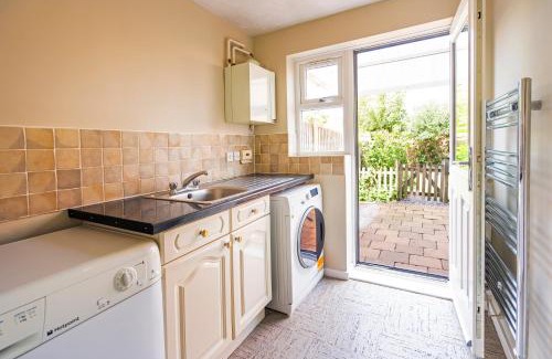 Stafford Apartment | Modern 4-Bedroom Townhouse - Ideal for Families and Guests
