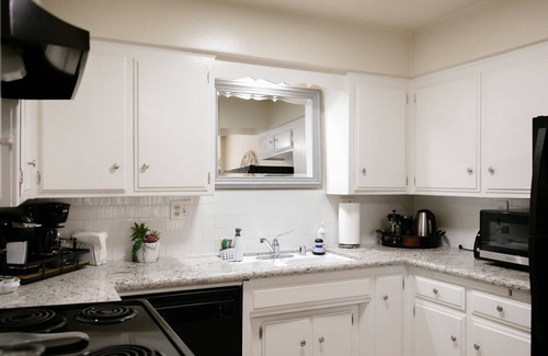 Greenacres Apartment | Modern Apartment with Garden View - Rated 10/10 for Families