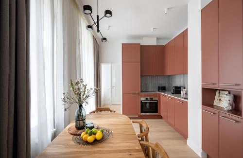 Centrs Apartment | Bright & Modern Apartment in Historic Raina Blvd Building I Near Park & Old Town
