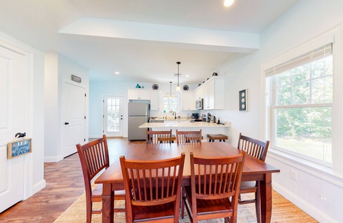 Arundel Cottage | Modern Coastal Retreat with Pool, Game Room & Gym Access